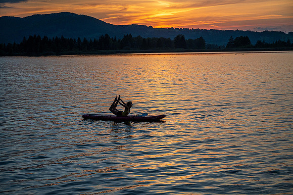 SUP Yoga with Skiyo