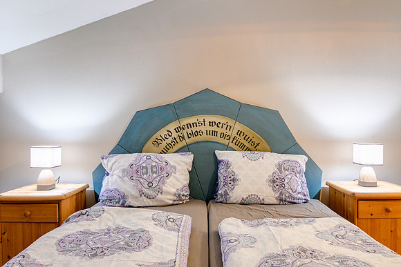 Schlafzimmer 1