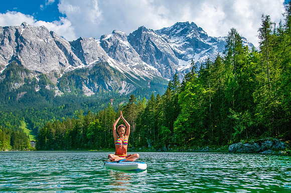 Sonnia Call a Yogi